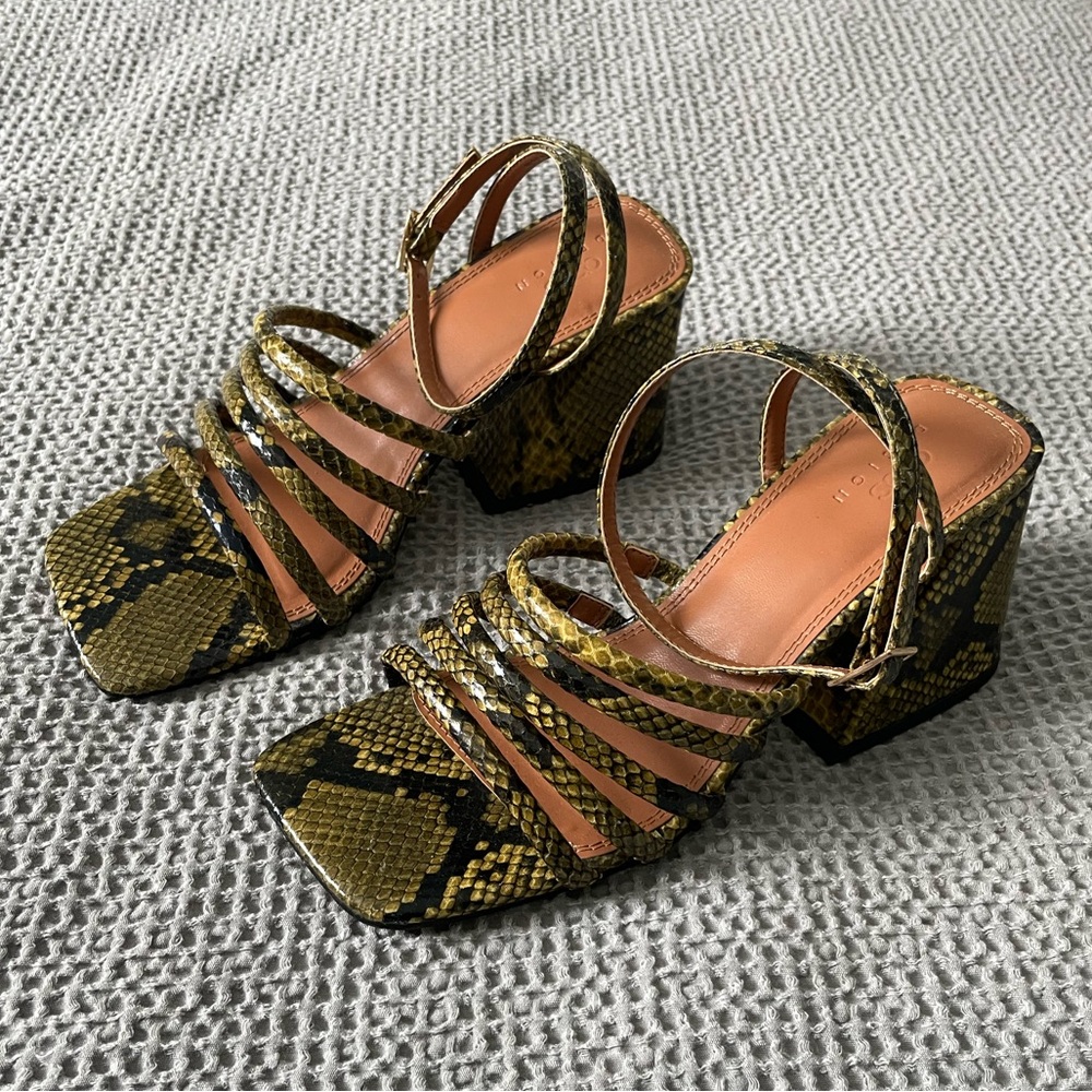 New ASOS snake block heel sandals - Picture 6 of 8
